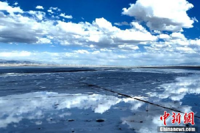 К?здег? Цинхай-Тибет ?ст?рт?нде айнадай жар?ыра?ан т?зды к?л