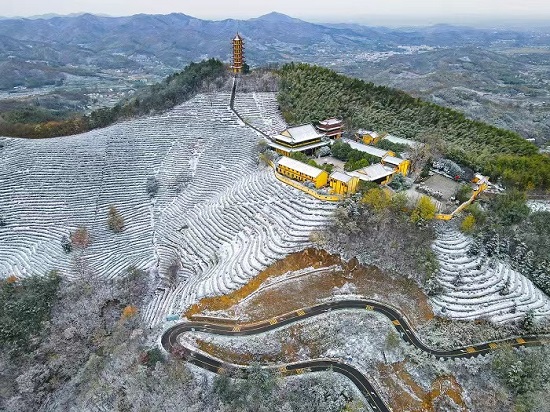 Аньхой ?лкес? Луцзян ауданыны? даласы а? к?рпе жамылды