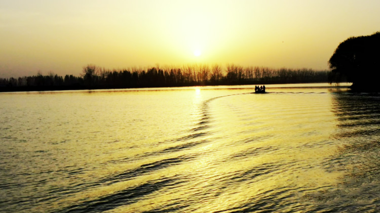 ?ыста Балихэ ?зен? са?асында?ы сымпылдай ?ш?ан ??стар