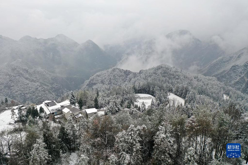 ?ар ?ымта?ан жер-ананы? к?р?н?с?