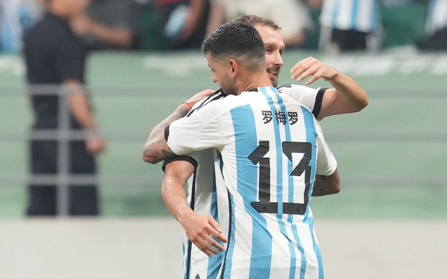 Месси ала?да толы? ойын к?рсетт?! Аргентина Австралияны 2-0 есеб?мен же?д?