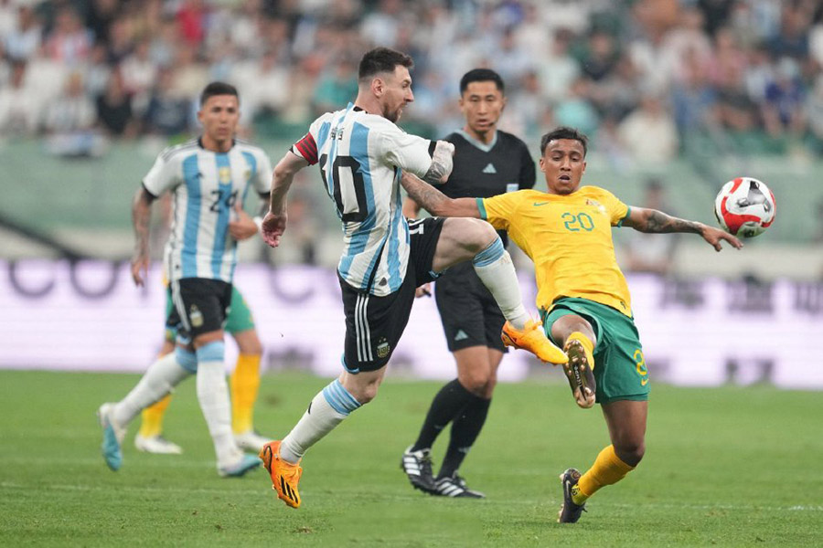 Месси ала?да толы? ойын к?рсетт?! Аргентина Австралияны 2-0 есеб?мен же?д?