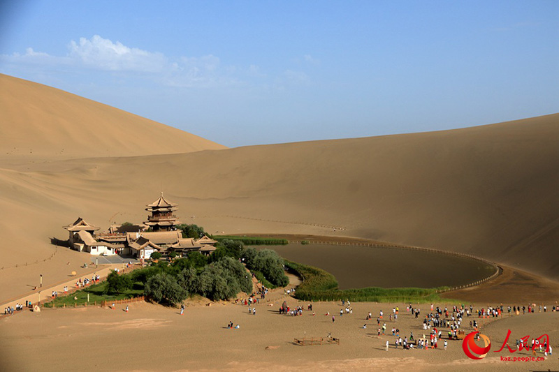 Дуньхуанда?ы Ж?бек жолында?ы т?йе ?о?ырауы сы??ырлап, туризм дами т?ст?