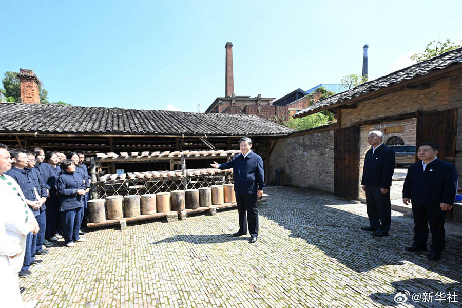 Си Цзиньпин Цзянси ?лкес?н?? Цзиндэчжэнь ж?не Шанжао ?алаларына ?ызметт?к тексер?спен барды