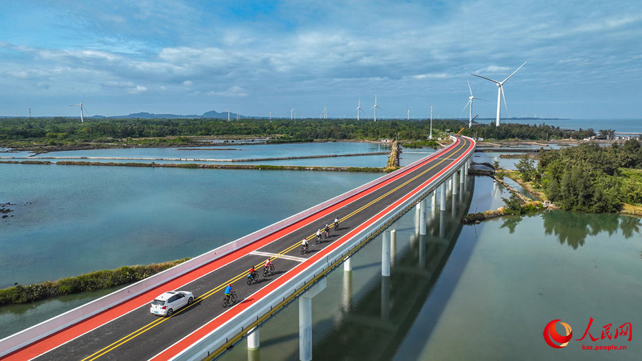 Хайнань аралыны? айналма турист?к магистрал? к?л?к ?оз?алысына ашылды