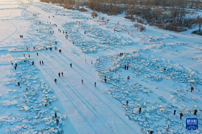 ?М?з ?аласы? Харбиндег? к?нн?? ?Гау?ар те??з?не? батуы туристерд? ерекше ?ызы?тырды