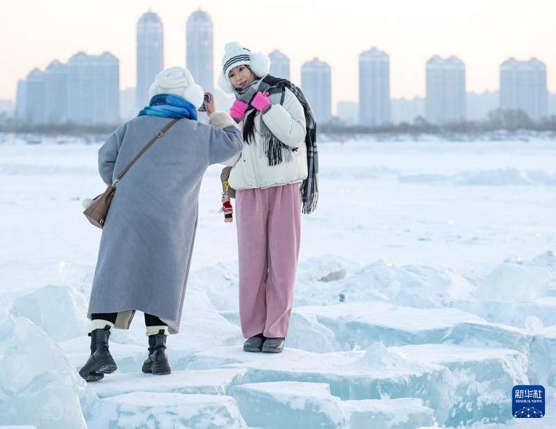 ?М?з ?аласы? Харбиндег? к?нн?? ?Гау?ар те??з?не? батуы туристерд? ерекше ?ызы?тырды