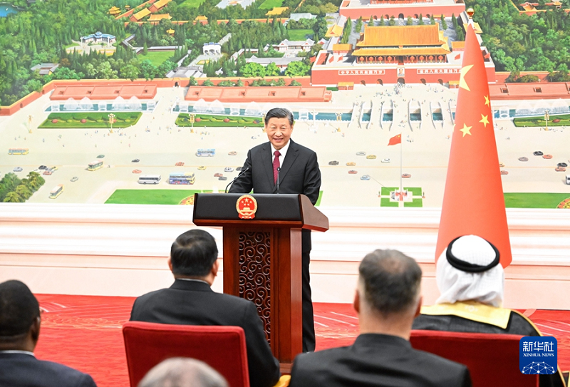 Си Цзиньпин ?ытайда?ы жа?а шетелд?к елш?лерд?? Сен?м грамотасын тапсыруын ?абылдады