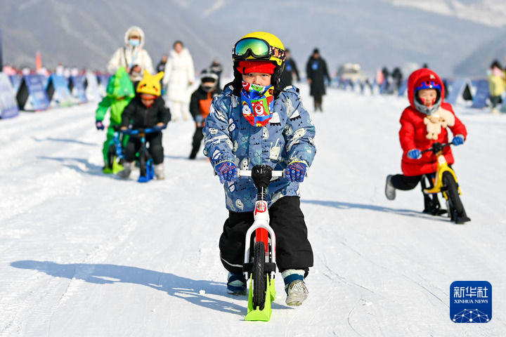 Сунхуа ?зен?ндег? коньки марафоны ойындарына 7000-нан астам адам ?атысты