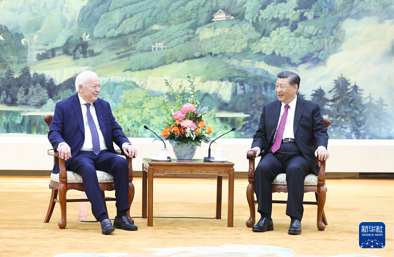 Си Цзиньпин Францияны? Мерье ?орыны? т?ра?асы Алан Мерье мырза ж?не оны? ханыммен кездест?