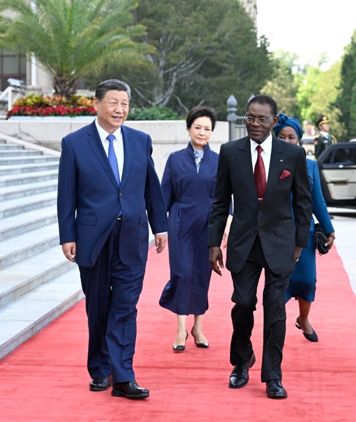 Си Цзиньпин Экваторлы? Гвинея Президент? Гвинея Теодоро Обианг Нгема Мбасогомен кел?сс?здер ж?рг?зд?