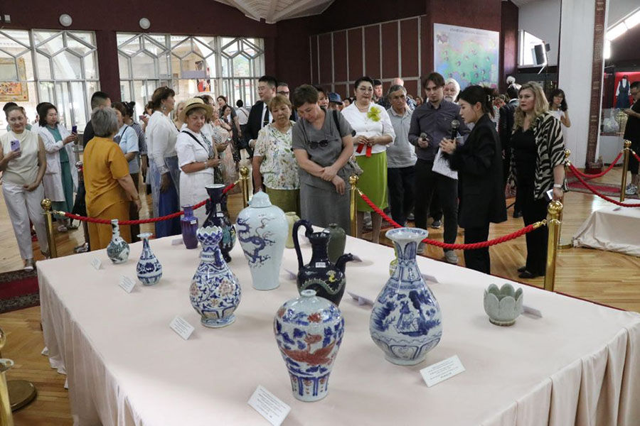 ??ытай Керамикалы? ?нер?н?? саяхаты? атты ?нер жина?ыны? турист?к к?рмес? ?аза?станда ?тт?