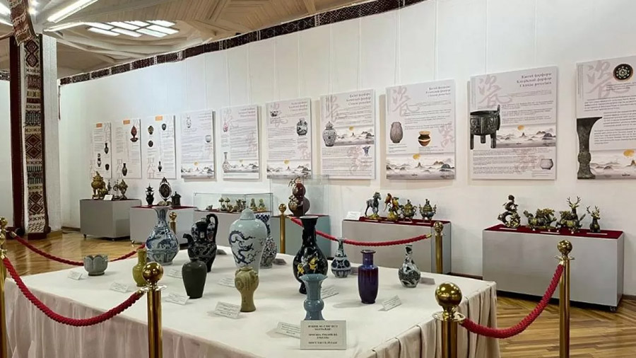 ??ытай Керамикалы? ?нер?н?? саяхаты? атты ?нер жина?ыны? турист?к к?рмес? ?аза?станда ?тт?