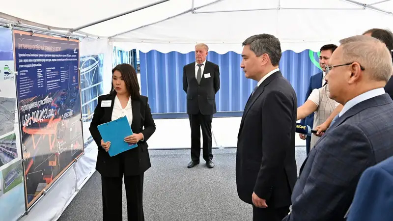 Олжас Бектенов ?ХР шекарасында?ы к?л?к-логистика саласы ахуалымен танысты