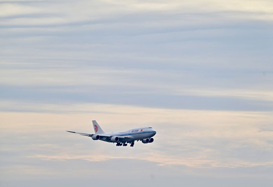 Си Цзиньпин БРИКС к?шбасшыларыны? 16-ыншы кездесу?не ?атысу ?ш?н ?азан ?аласына жетт?