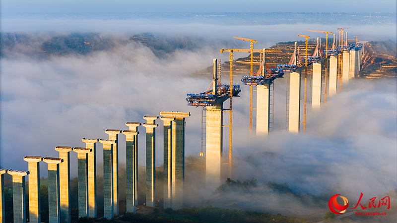 Ганьсу Циньян да Сифэн-Хэшуй тасжолыны? Малиань ?зен? ?лкен к?п?р?н?? ??рылысы ?ар?ынды ж?р?п жатыр