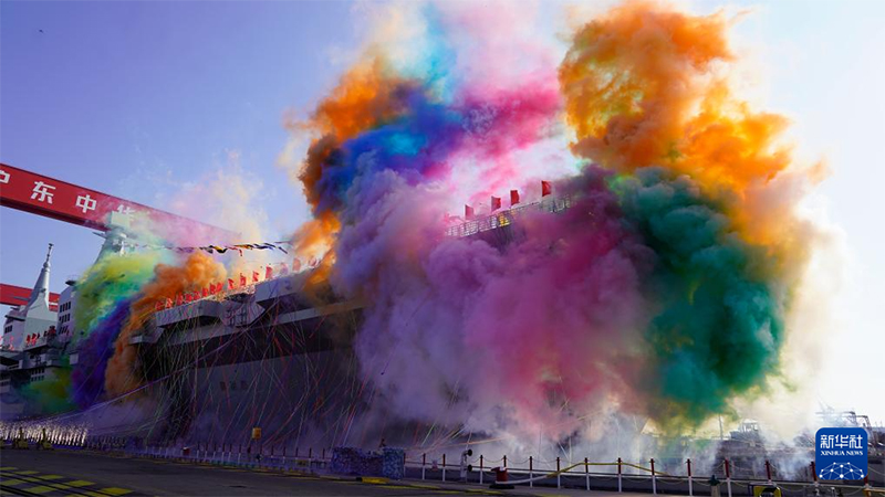 ?ытай ?скери-те??з к?штер?н?? 076 амфибиялы? шабуыл кемес? Шанхайда су?а т?с?р?лд?