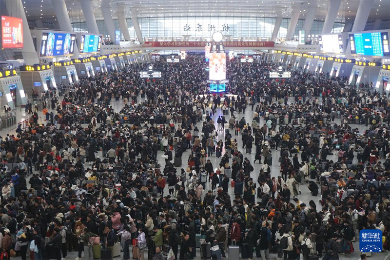 К?ктемг? тасымал К?ктем мерекес? алдында жолаушылар а?ыныны? шы?ына жетт?