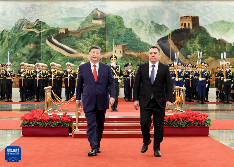 Си Цзиньпин ?ыр?ызстан президент? Садыр Жапаровпен кел?сс?здер ж?рг?зд?