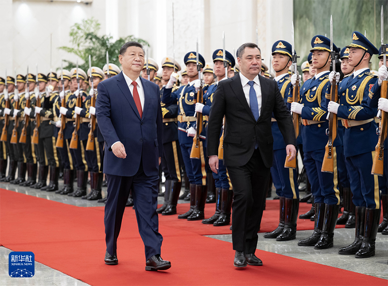 Си Цзиньпин ?ыр?ызстан президент? Садыр Жапаровпен кел?сс?здер ж?рг?зд?