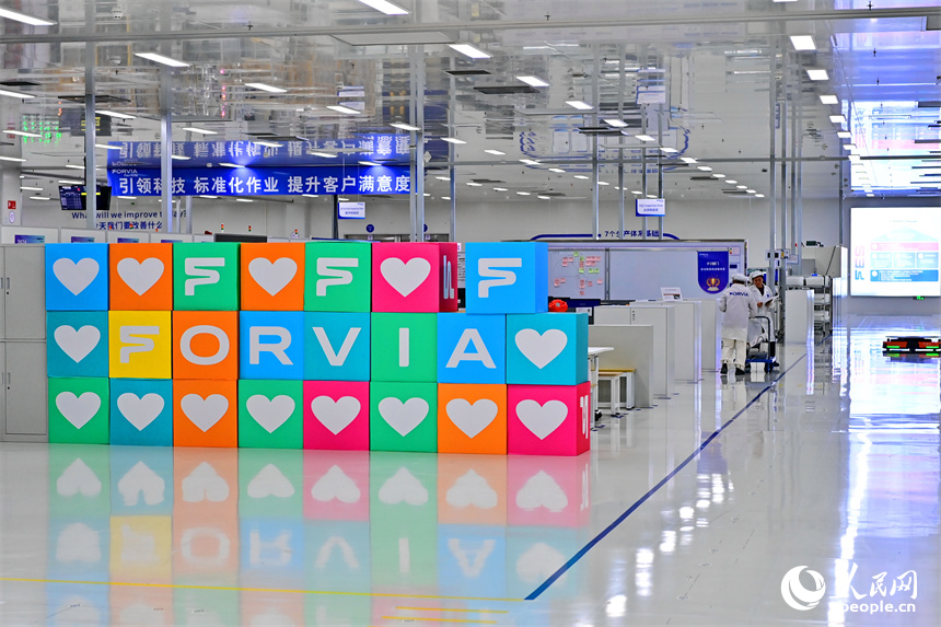 Фэнчэн, Цзянси: Интеллектуалды ?нд?р?с сапа мен ти?мд?л?кт? арттырды