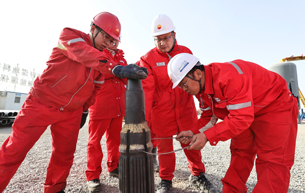 Ел?м?зде 10 000 метрден асатын ал?аш?ы барлау ???ымасы б?р?ыланды