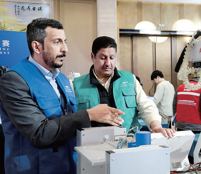 Кувейт ?атысушылары ?нерк?с?пт?к роботтарды? ж?мысын реттеу жобалары бай?ауына ?атысты.