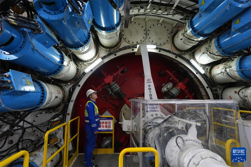 ?лемдег? е? ?зын те??з асты ж?рдек тем?ржол туннел?н?? ??рылысы ?ауырт ж?р?п жатыр