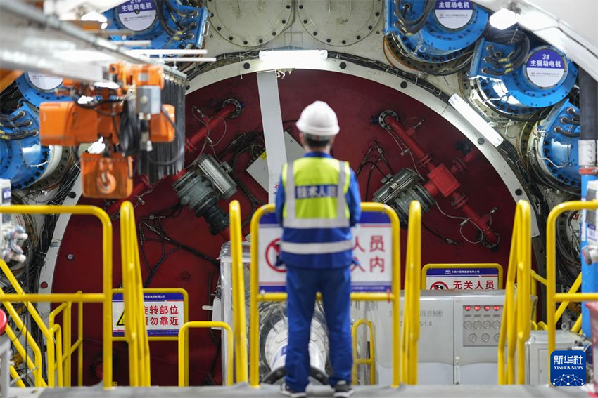 ?лемдег? е? ?зын те??з асты ж?рдек тем?ржол туннел?н?? ??рылысы ?ауырт ж?р?п жатыр