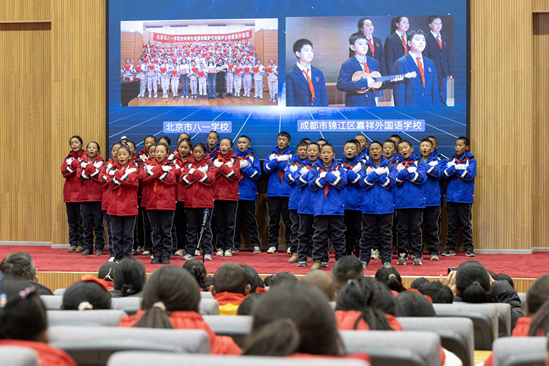 Сицзанда?ы жер с?лк?н?с?нен зардап шеккен аудандарда?ы балалар уа?ытында мектепке оралды