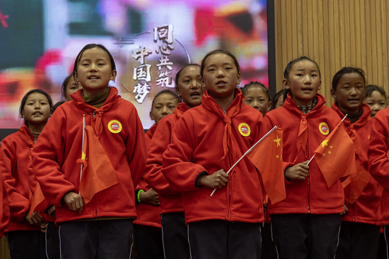 Сицзанда?ы жер с?лк?н?с?нен зардап шеккен аудандарда?ы балалар уа?ытында мектепке оралды