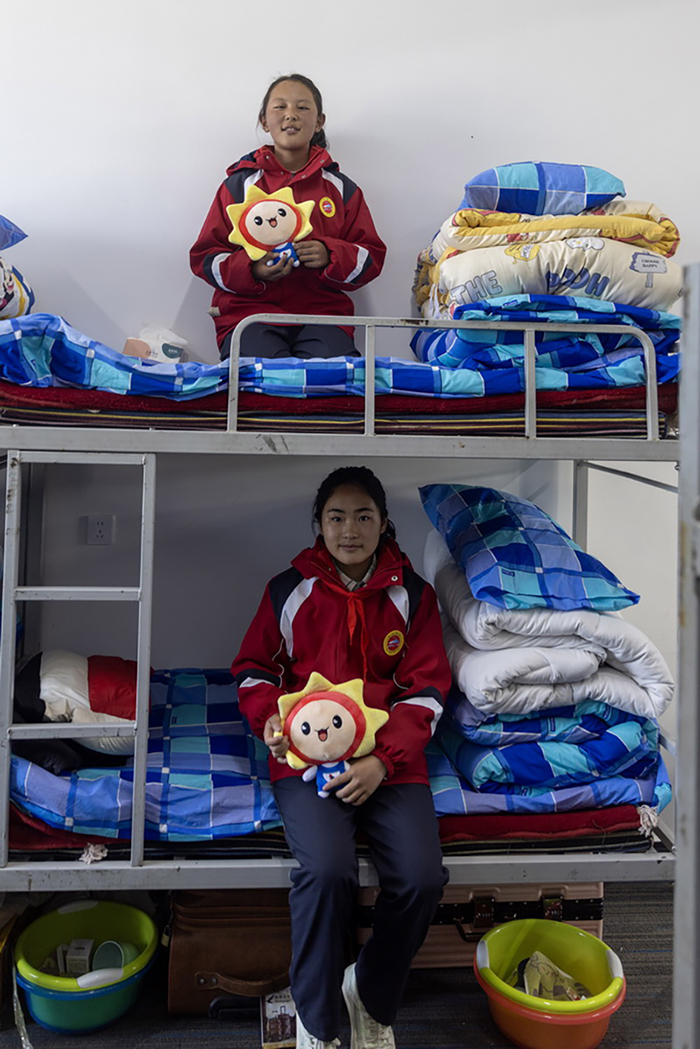 Сицзанда?ы жер с?лк?н?с?нен зардап шеккен аудандарда?ы балалар уа?ытында мектепке оралды