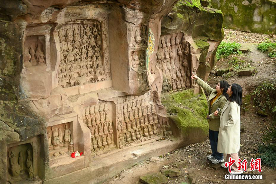 Сычуанны? Мэйшанында?ы тау арасына жасырын?ан жартас м?с?ндер