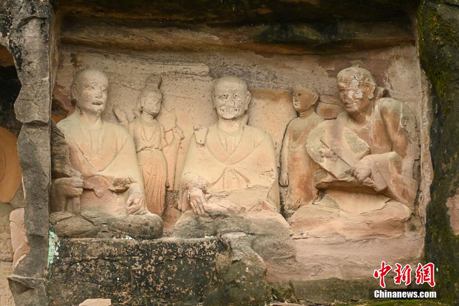 Сычуанны? Мэйшанында?ы тау арасына жасырын?ан жартас м?с?ндер