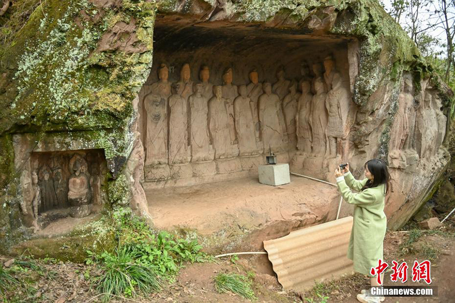 Сычуанны? Мэйшанында?ы тау арасына жасырын?ан жартас м?с?ндер