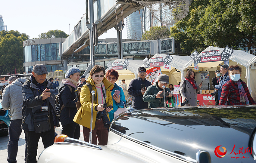 Шанхай: ?Формула-1 ?ытай Гран-при?не ??рмет? авток?рмес? к?пш?л?кт?? ?ызы?ушылы?ын тудырды