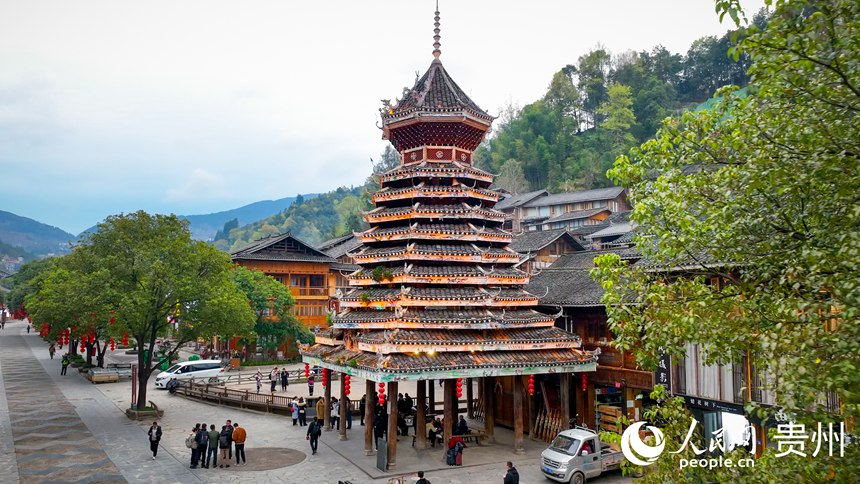 Чжаосин Дун ауылы, Липин, Гуйчжоу: к?ктем ??ша?ында?ы этникалы? ауыл к?р?н?с?