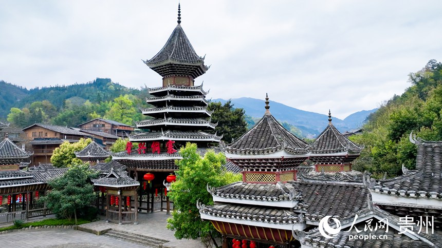 Чжаосин Дун ауылы, Липин, Гуйчжоу: к?ктем ??ша?ында?ы этникалы? ауыл к?р?н?с?