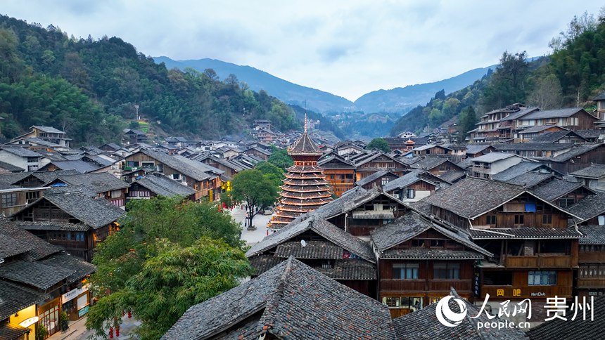 Чжаосин Дун ауылы, Липин, Гуйчжоу: к?ктем ??ша?ында?ы этникалы? ауыл к?р?н?с?