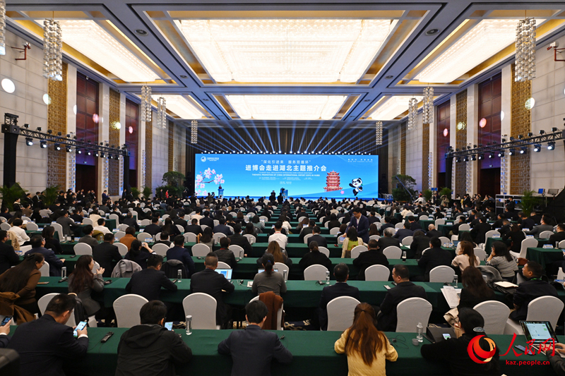 Уханьда ?Экспоны Хубэйге енг?зу? та?ырыбында насихаттау ?с-шарасы ?тт?