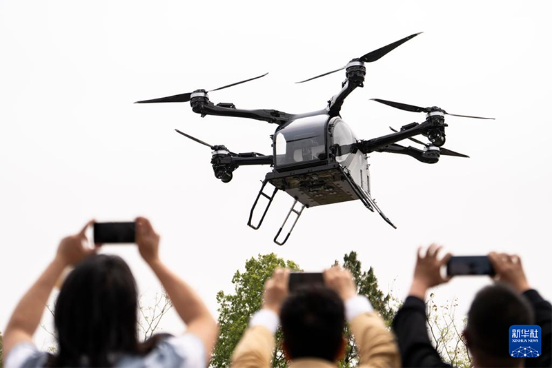 XPENG ?шатын к?л?г? Хунаньда ал?аш?ы рейс?н жасады