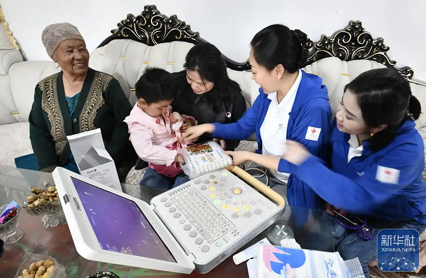 ?ытайды? ?ызыл крест ?орыны? Шы?жа?да?ы ж?рек ауруына шалды??ан балалар?а арнал?ан ал?аш?ы скринингт?к ба?дарламасы 9000-нан астам баланы тексеред?