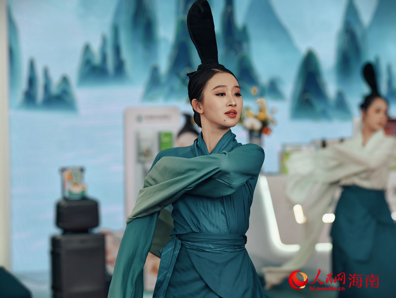 Т?тыну тауарлары к?рмес?ндег? ?ытай элементтер?н ?амты?ан отанды? ?с?нд? б?йымдар?