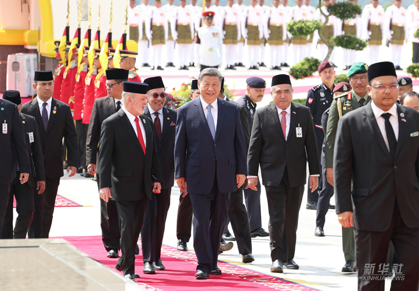 Си Цзиньпин Малайзияны? Жо?ар?ы мемлекет басшысы Анвар Ибрахиммен кездест?