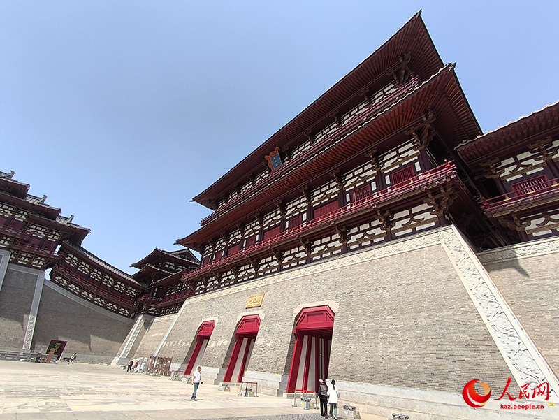 Лоян-т?рт мы? жылды? тарихы бар желг? астана