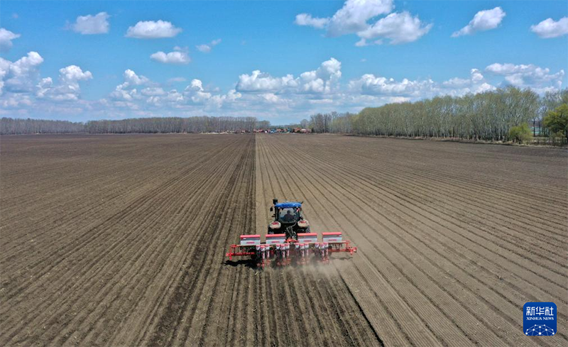 Жаз басы амалында?фермерлер ег?с?ж?мыстарымен??арбалас