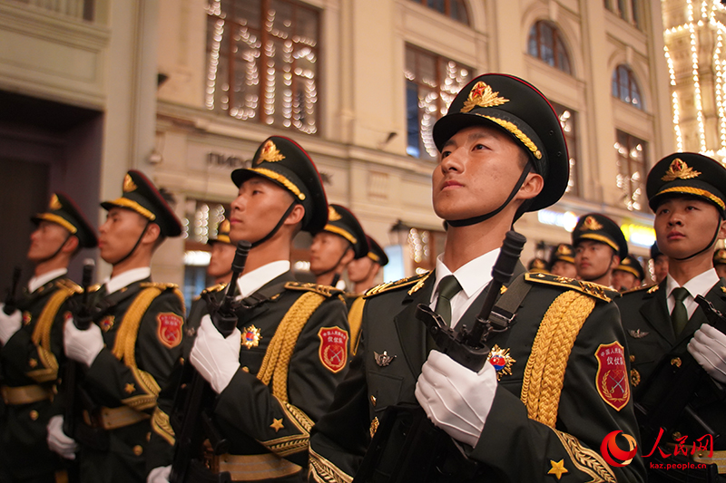 ?ытайды? ??рмет ?арауылы М?скеудег? ?ызыл ала?да ?скери парадты? дайынды?ына ?атысты