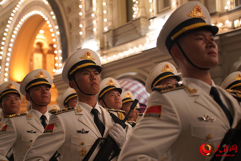 ?ытайды? ??рмет ?арауылы М?скеудег? ?ызыл ала?да ?скери парадты? дайынды?ына ?атысты