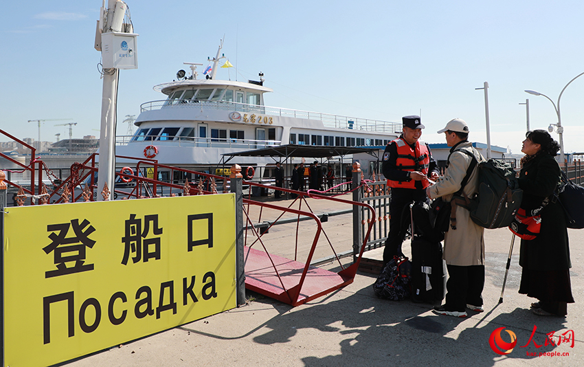 Хэйхэ, Хэйлунцзян: ?ытай-Ресей шекаралас ?зен? м?з ер?ген кезе?дег? халы?аралы? жолаушылар кемелер?н ашты